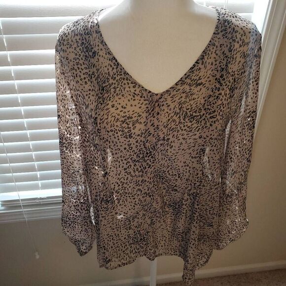 Pins and Needles. Animal Print light weight flowy Blouse -Size Large - Picture 1 of 7